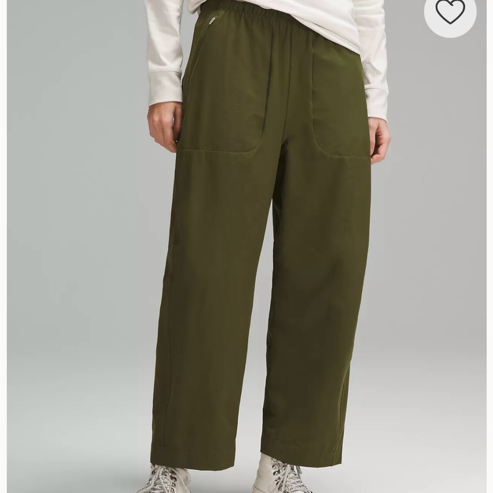 NWT Lululemon lightweight barrel leg crop pant